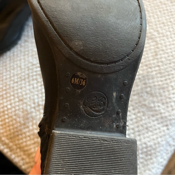 Leather black booties - Picture 2 of 4